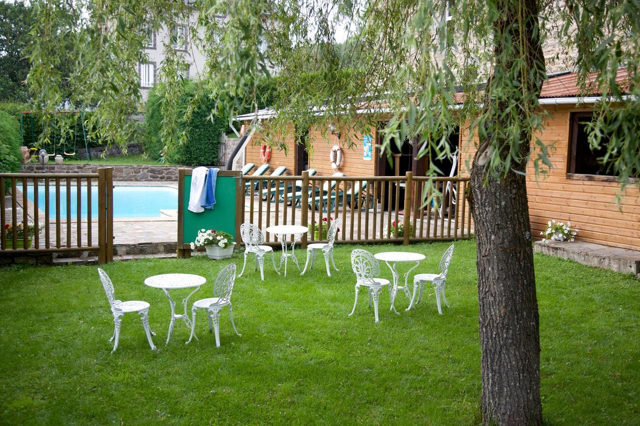 Logis Hotel Le Petit Breuil La Courtine Экстерьер фото